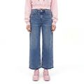 A female model wearing the Smith's 1906 WJN01 Light Blue Jeans is showing the front.