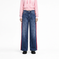 A female model wearing the Smith's 1906 WJN02 Blue Jeans is showing the front.