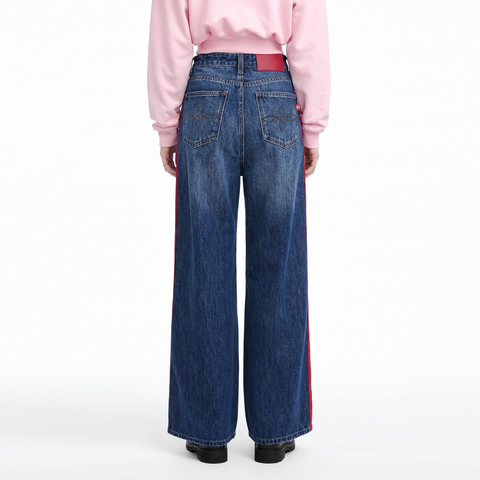 A female model wearing the Smith's 1906 WJN02 Blue Jeans is showing the back.