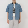 A close-up view of a male model wearing the Smith's 1906 MSR04 Light Blue Denim Short-Sleeve Shirt.