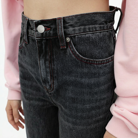 A close-up view of a female model wearing the Smith's 1906 WJN01 Dark Grey Jeans.