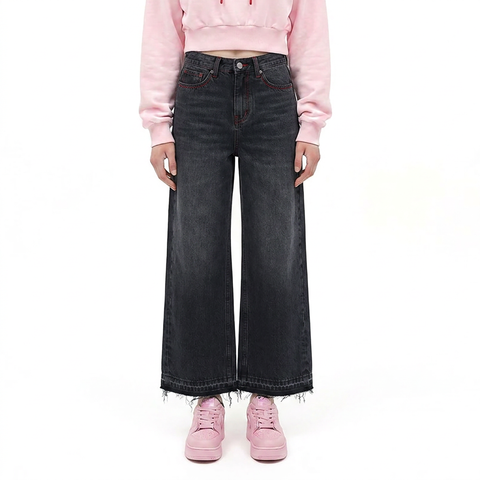 A female model wearing the Smith's 1906 WJN01 Dark Grey Jeans is showing the front.