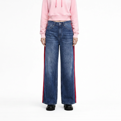 A female model wearing the Smith's 1906 WJN02 Blue Jeans is showing the front.