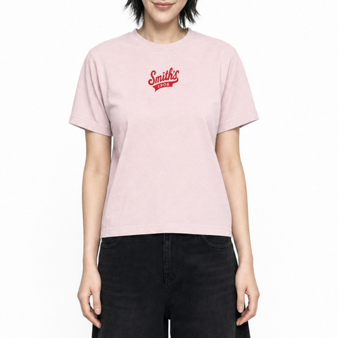 A female model wearing the Smith's 1906 WTE03 Light Pink T-shirt is showing the front.