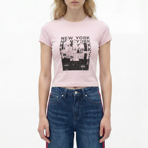 A female model wearing the Smith's 1906 WTE04 Pink T-Shirt is showing the front.