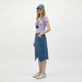 A female model is wearing a T-shirt paired with the Smith's 1906 UCP04 Blue Cap.